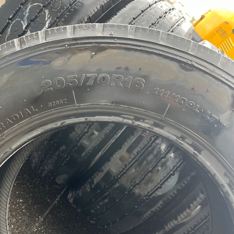 205/70R16 111/109L　ブリヂストン R205 年式2019 　激安美品6本セット:24600円