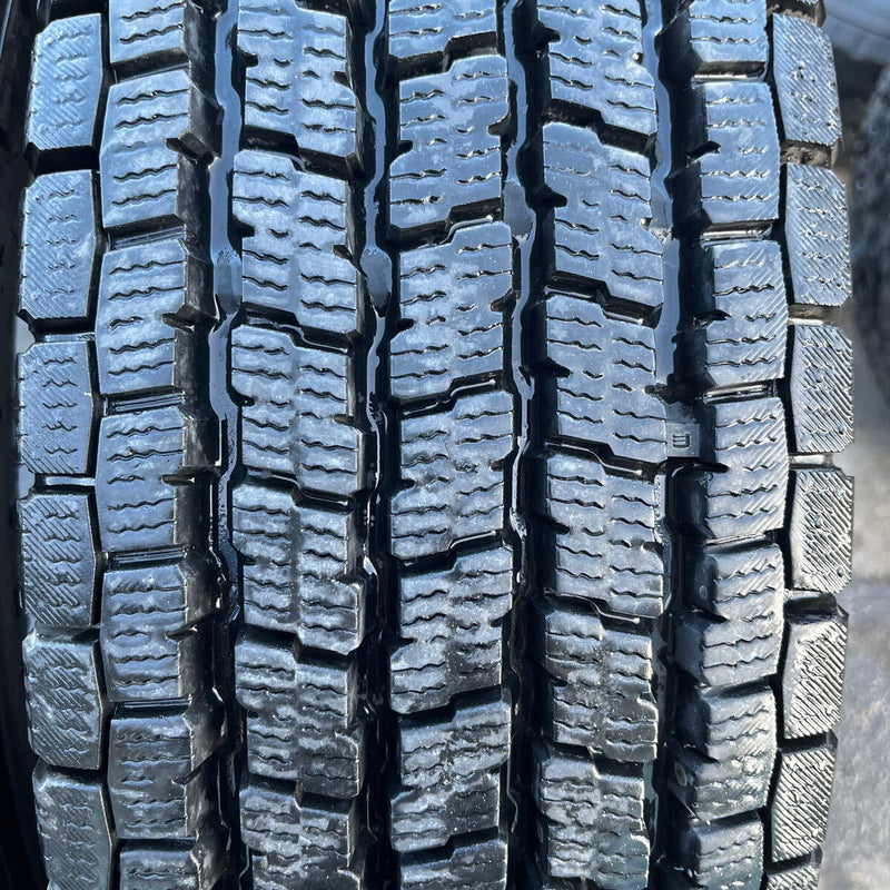 205/70R16 ヨコハマ　111/109L, スタッドレス 2016年　激安美品　2本セット：8000円