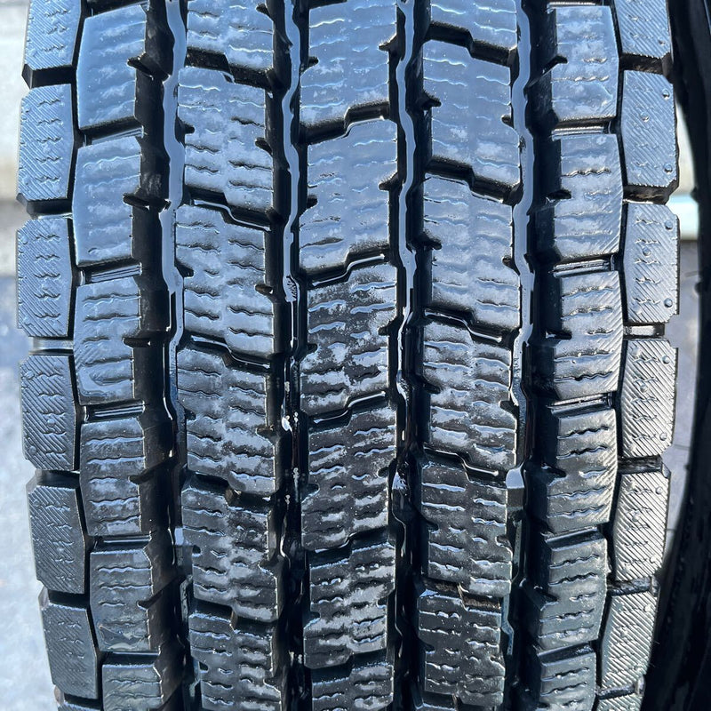 205/70R16 ヨコハマ　111/109L, スタッドレス 2016年　激安美品　2本セット：8000円