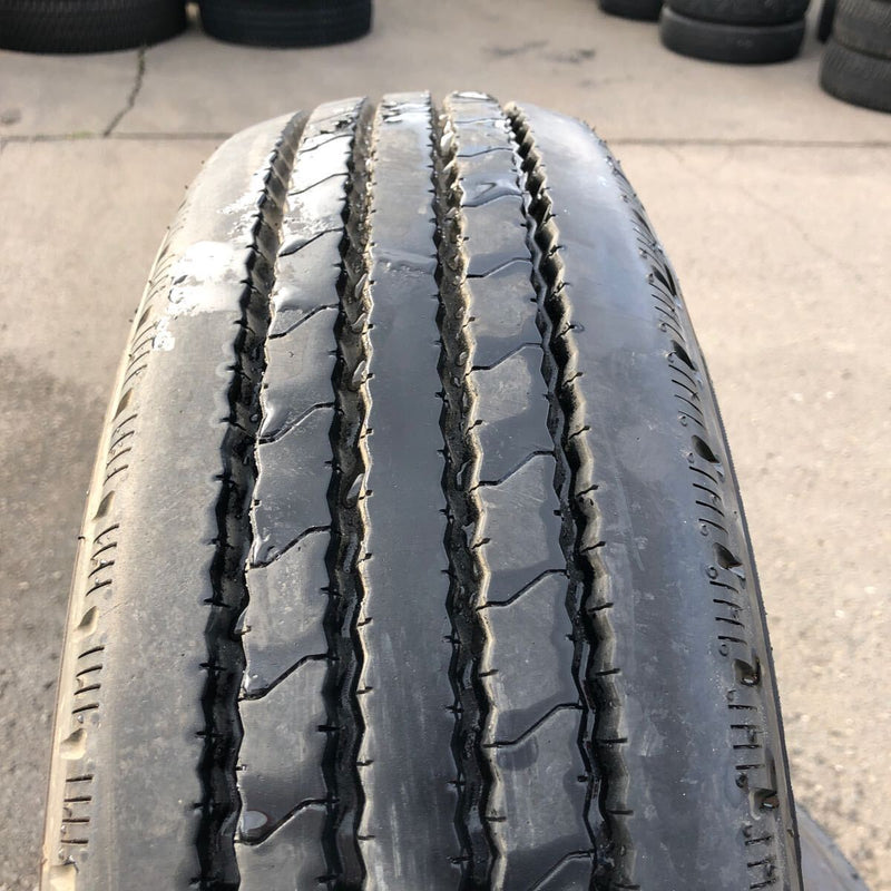 205/70R16中古地山　ヨコハマ　2015年　4本セット：15000円