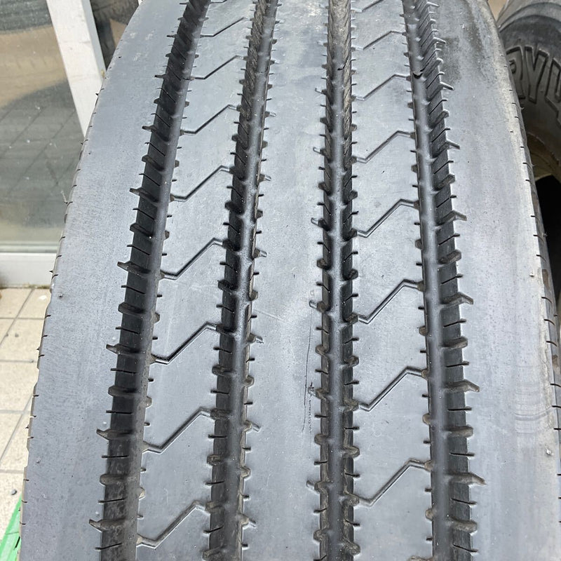 ヨコハマ　275/80R22.5 RY437 ほぼ新品　年式古め　2本：37000円