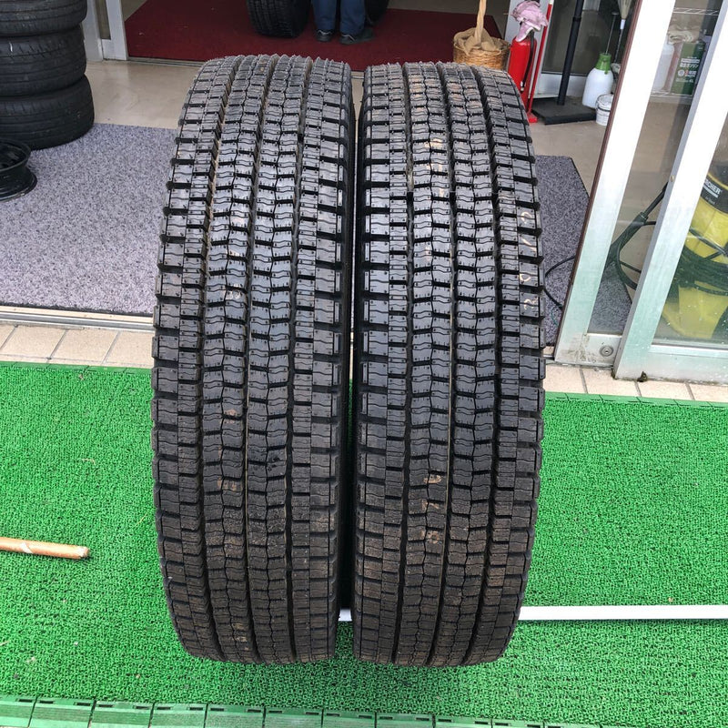 10R22.5 14PR 地山 未使用品　DUNLOP スタッドレスタイヤ　2012年　2本：26000円