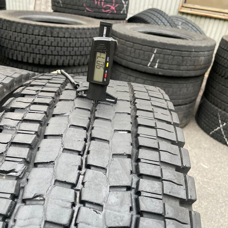 245/70R19.5 スタッドレスタイヤ　中古地山　ダンロップ　激安美品　8本セット：47000円(船岡倉庫(24))