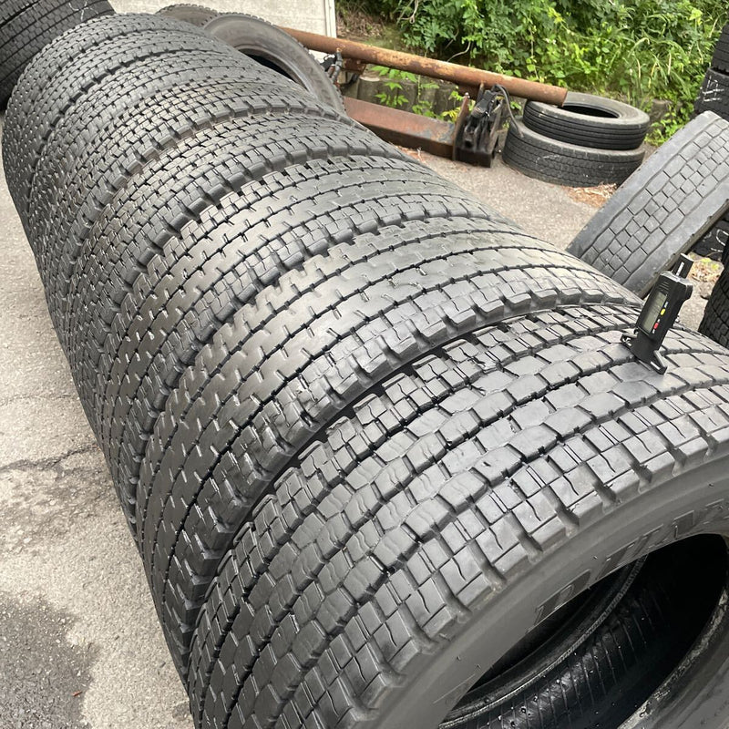 245/70R19.5 スタッドレスタイヤ　中古地山　ダンロップ　激安美品　8本セット：47000円(船岡倉庫(24))