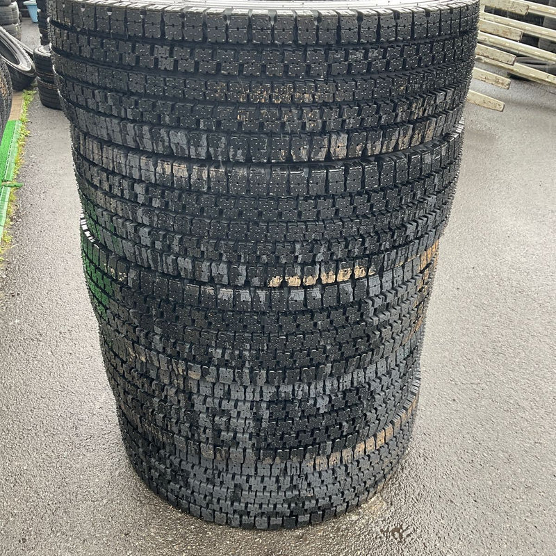 再生スタッドレス 245/70R19.5 中古タイヤ　5本セット：60000円