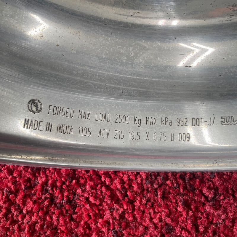 アルミホイール　 19.5×6.75の8穴(245/70R 19.5或いは、265/70R 19.5などに使う)激安美品　2本セット：32000円