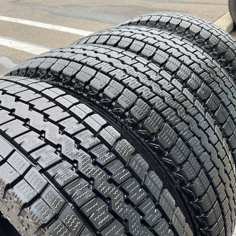 185/80R14 97/95N LT ダンロップ　スタッドレスタイヤ中古　2019年美品　　4本セット：16000円