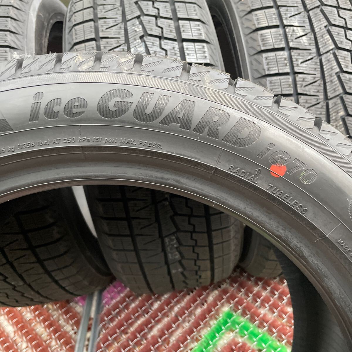 215/50R17 スタッドレスタイヤ 2021年製 在庫処分 未使用品 4本