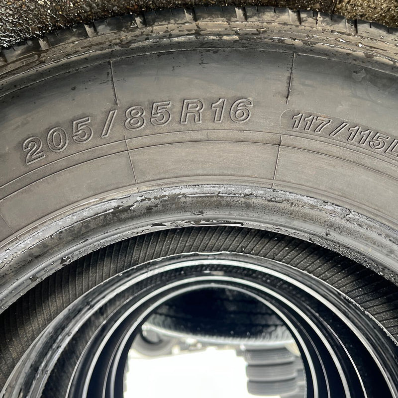 205/85R16 YOKOHAMA, LT151R 中古　激安美品　　4本セット：21000円