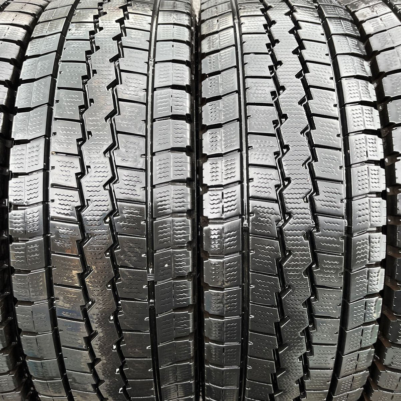 215/70R17.5 ダンロップ　118/116L, LT03, 中古　スタッドレス　激安美品　　6本セット：33000円