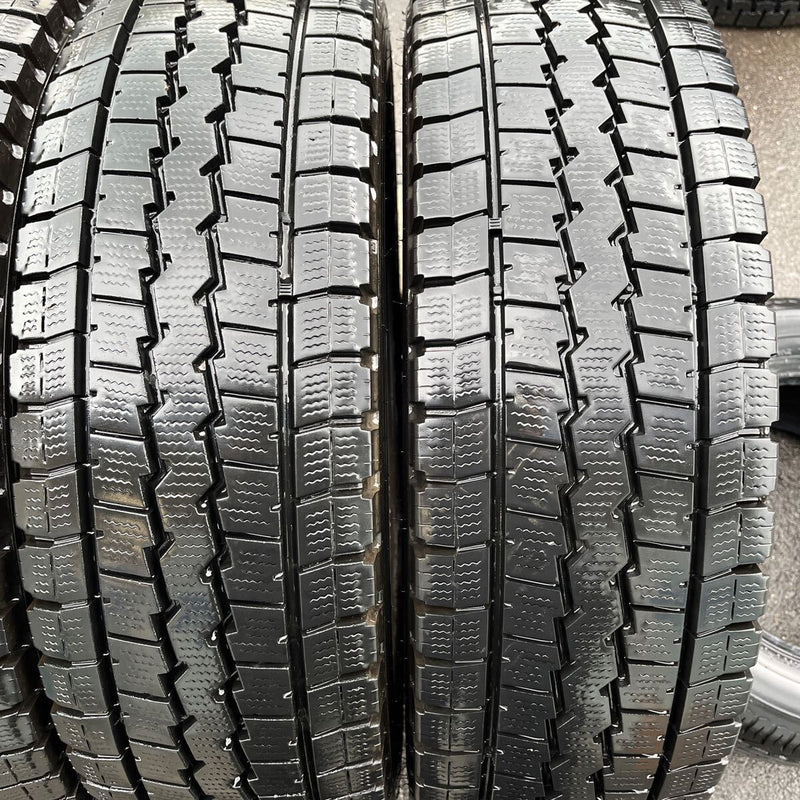 215/70R17.5 ダンロップ　118/116L, LT03, 中古　スタッドレス　激安美品　　6本セット：33000円