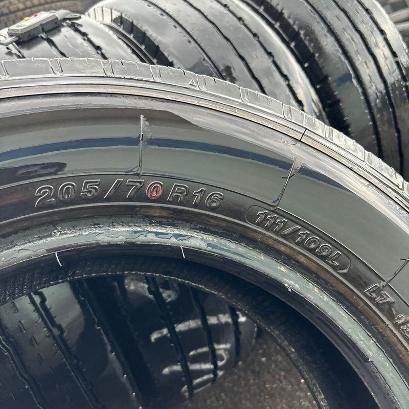 205/70R16 中古地山　ヨコハマ　激安美品　　6本セット：24000円