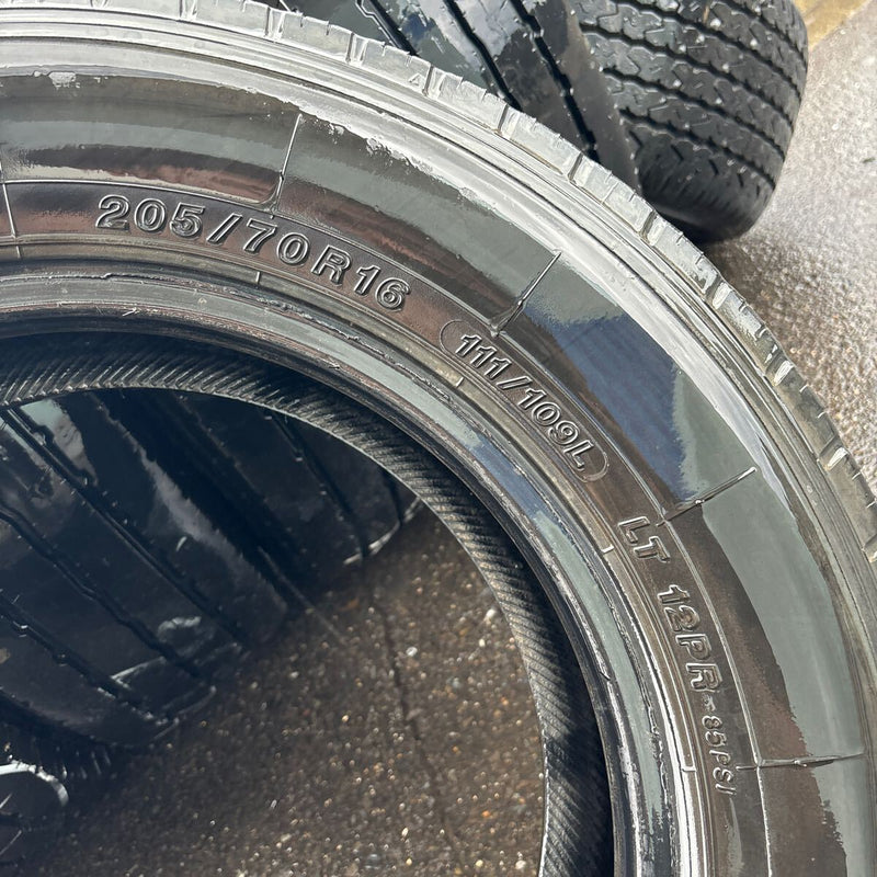 205/70R16 中古地山　ヨコハマ　激安美品　　6本セット：25000円