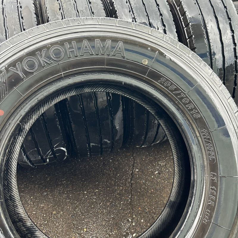 205/70R16 中古地山　ヨコハマ　激安美品　　6本セット：25000円