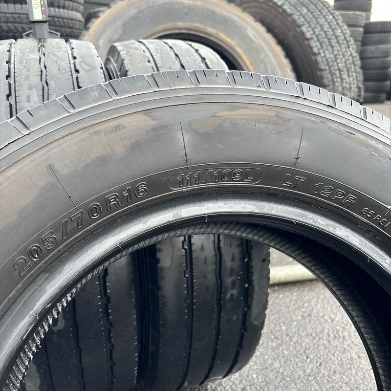 205/70R16 中古地山　ヨコハマ　激安美品　　6本セット：24500円