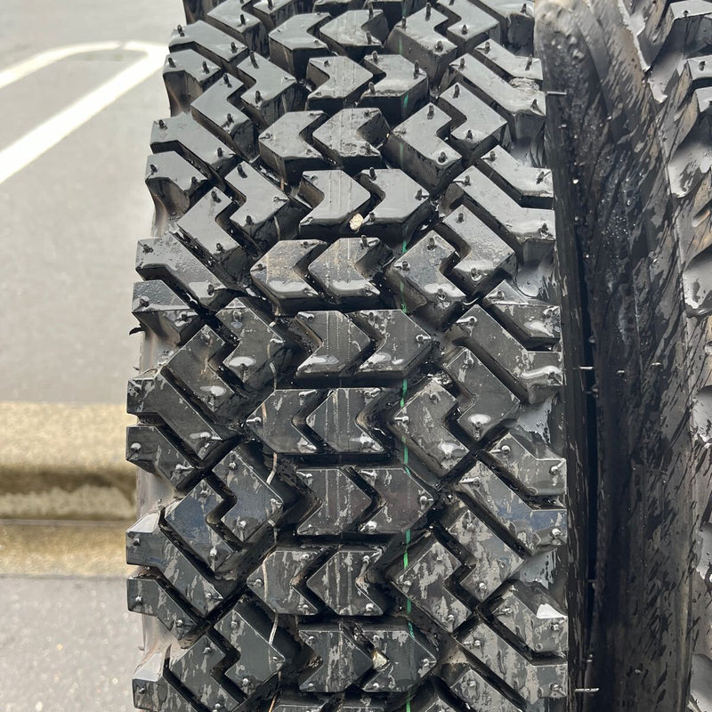 225/80R17.5 DUNLOP, SP883 スノータイヤ　バリ溝　激安美品　　4本セット：59000円