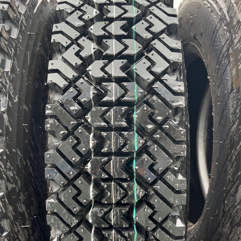 225/80R17.5 DUNLOP, SP883 スノータイヤ　バリ溝　激安美品　　4本セット：59000円