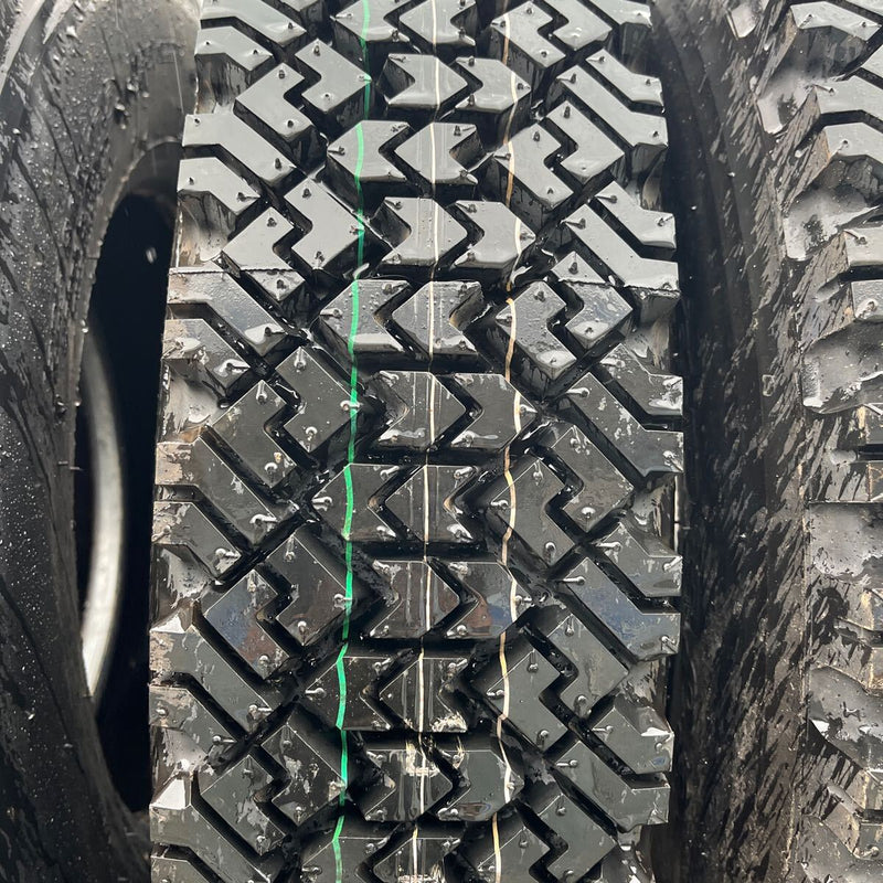 225/80R17.5 DUNLOP, SP883 スノータイヤ　バリ溝　激安美品　　4本セット：59000円