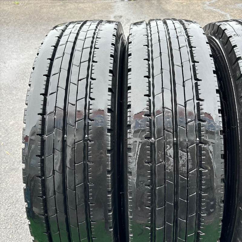 205/85R16 LT　DUNLOP SPLT50　2017年UP　中古　激安美品　　6本セット：27000円