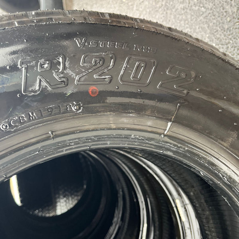 225/70R16 BRIDGESTONE, R202 中古タテ溝　激安美品　　6本セット：26000円