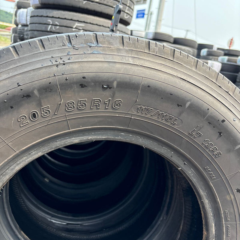 205/85R16 ヨコハマ　2022年　中古地山　激安美品　　6本セット：28500円