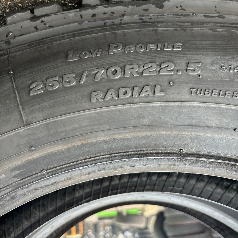 255/70R22.5 ブリヂストン　143/140J, W970, 中古　激安美品　　2本セット：20000円