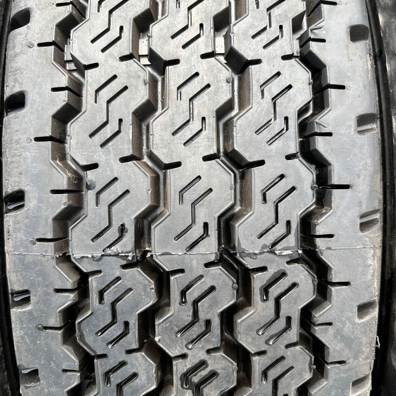 205/60R17.5 111/109L, 再生　縦溝ほぼ新品　激安美品　2本＋1本セット：12000円