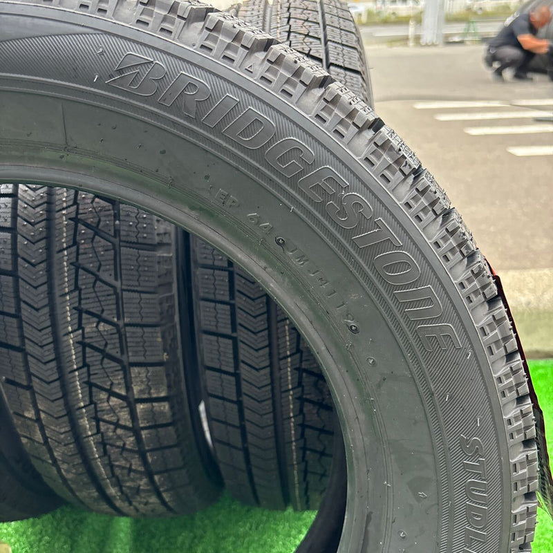 165/65R15 、81Q. BRIDGESTONE 　VRX未使用品スタッドレスタイヤ2019年、美品　4本セット：28000円 未使用