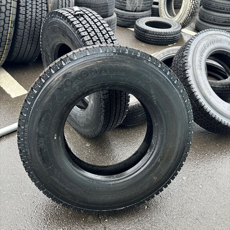 225/80R17.5 再生中古　　スタッドレスタイヤ　激安美品　　2本セット：20000円