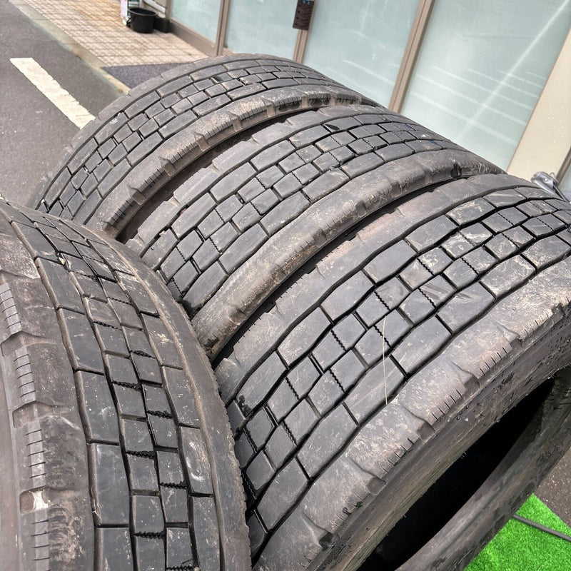 275/80R22.5　ダンロップ　中古地山　4本セット：48000円