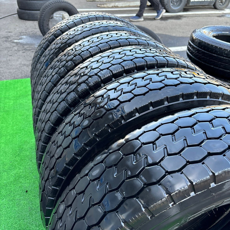 205/85R16 117/115N LT 中古地山　ヨコハマ　激安美品　　6本セット：27000円