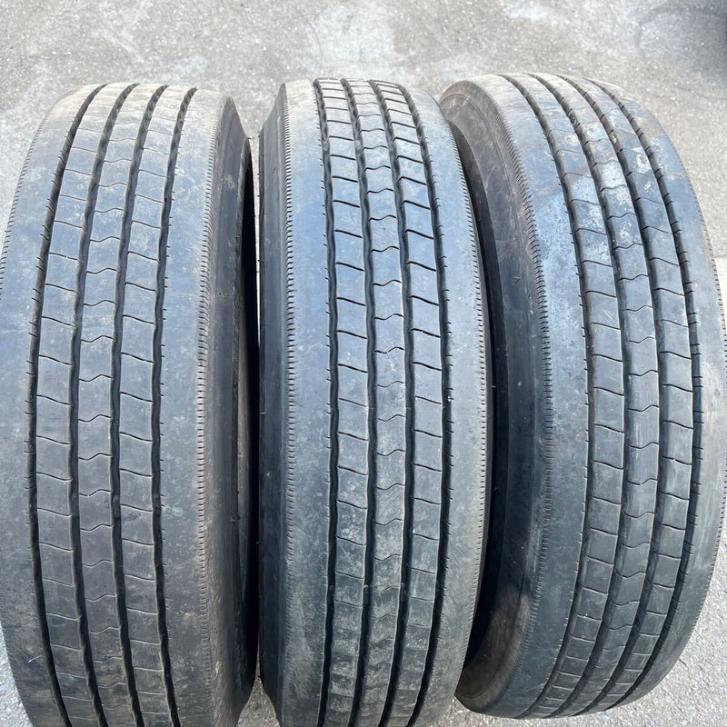 225/80R17.5 中古地山　ダンロップ　激安美品　　2本セット＋1本：14000円