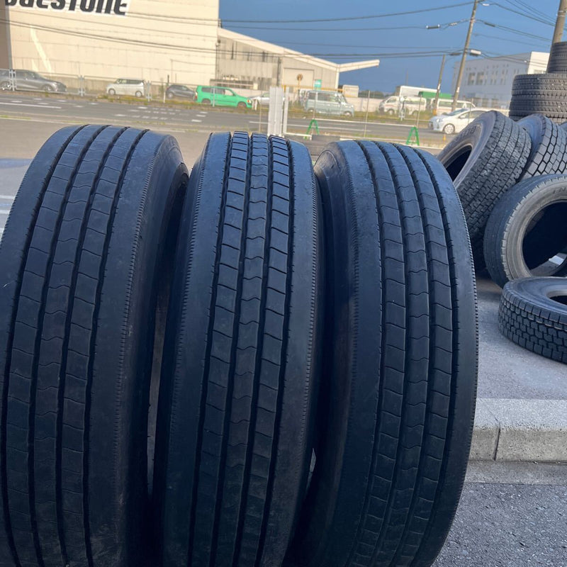 225/80R17.5 中古地山　ダンロップ　激安美品　　2本セット＋1本：14000円