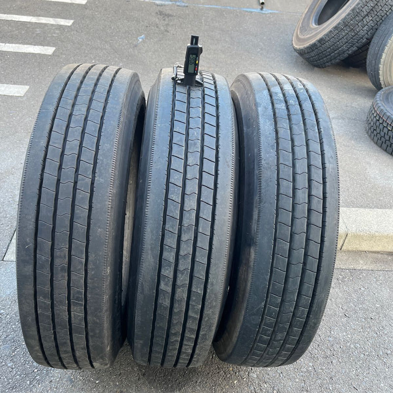 225/80R17.5 中古地山　ダンロップ　激安美品　　2本セット＋1本：14000円