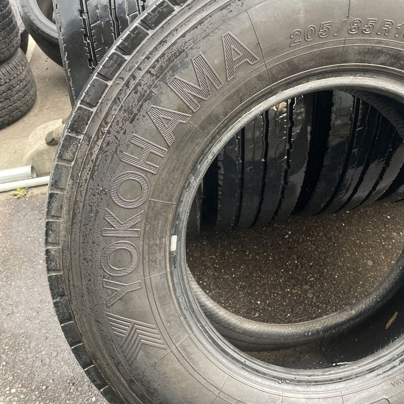 205/85R16 中古地山　ヨコハマ　激安美品　　6本セット：29800円