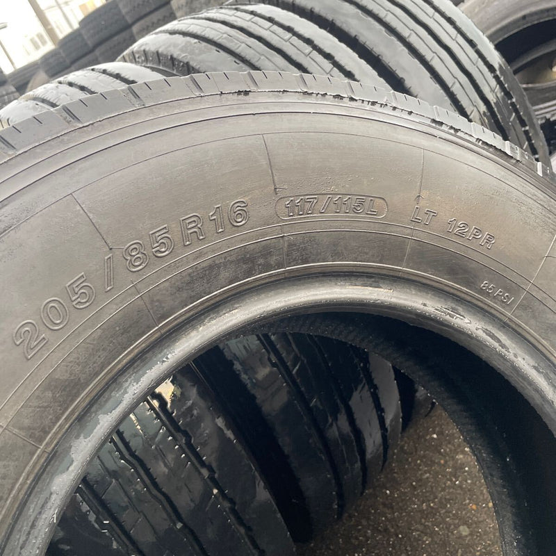 205/85R16 中古地山　ヨコハマ　激安美品　　6本セット：29800円