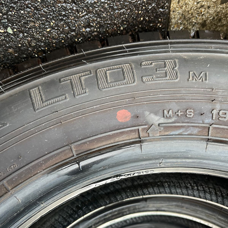 195/75R15 DUNLOP, LT03 中古スタッドレス　激安美品　　4本セット：17000円