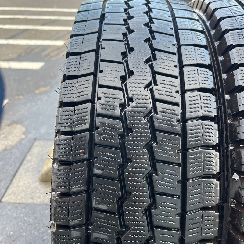 195/75R15 DUNLOP, LT03 中古スタッドレス　激安美品　　4本セット：17000円