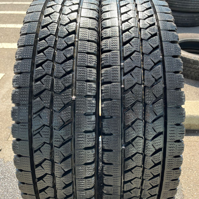 205/80R17.5 BRIDGESTONE, W979 中古スタッドレス　激安美品　　2本セット：8000円