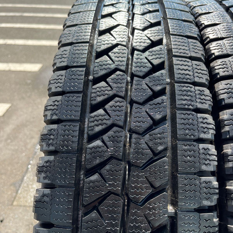 205/80R17.5 BRIDGESTONE, W979 中古スタッドレス　激安美品　　2本セット：8000円