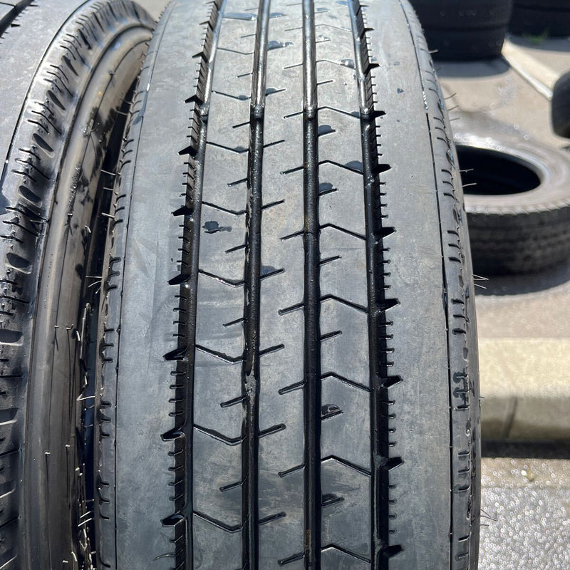 205/70R17.5 グッドイヤー　中古タテ溝　激安美品　　2本+1本セット：11000円