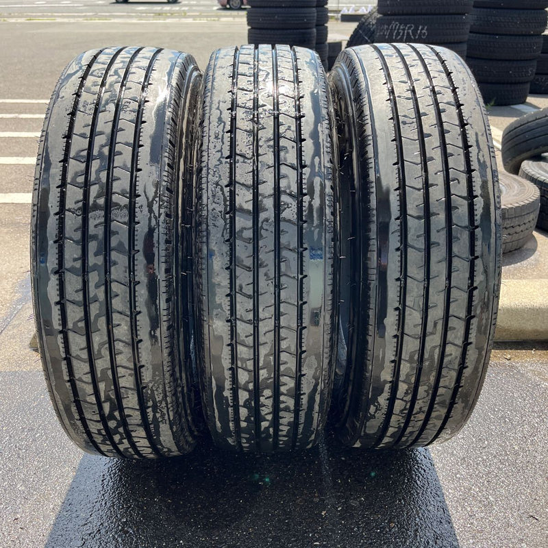 205/70R17.5 グッドイヤー　中古タテ溝　激安美品　　2本+1本セット：11000円