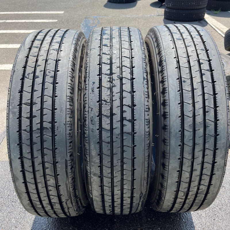 205/70R17.5 グッドイヤー　中古タテ溝　激安美品　　2本+1本セット：11000円