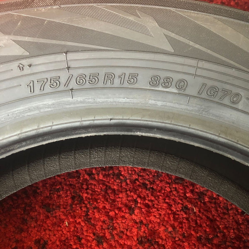 175/65R15 2021年製 スタッドレス　未使用　在庫処分　4本セット：33000円