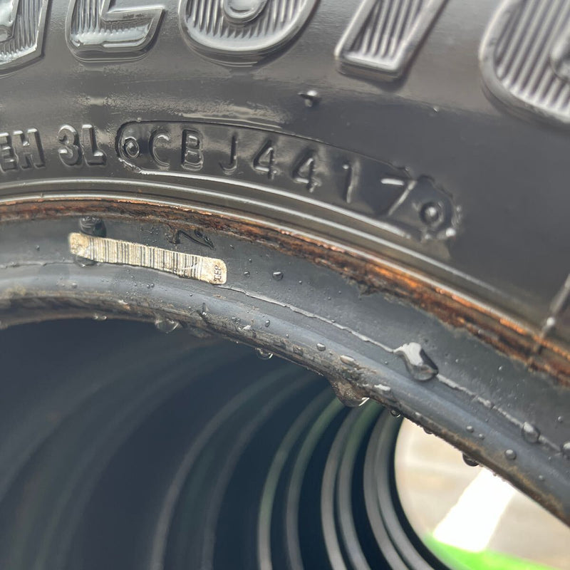 205/70R16 BRIDGESTONE, W979 中古スタッドレス　激安美品　　6本セット：24000円