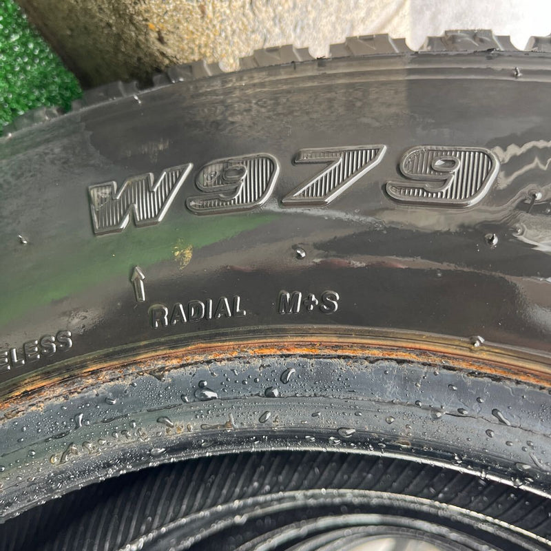 205/70R16 BRIDGESTONE, W979 中古スタッドレス　激安美品　　6本セット：24000円