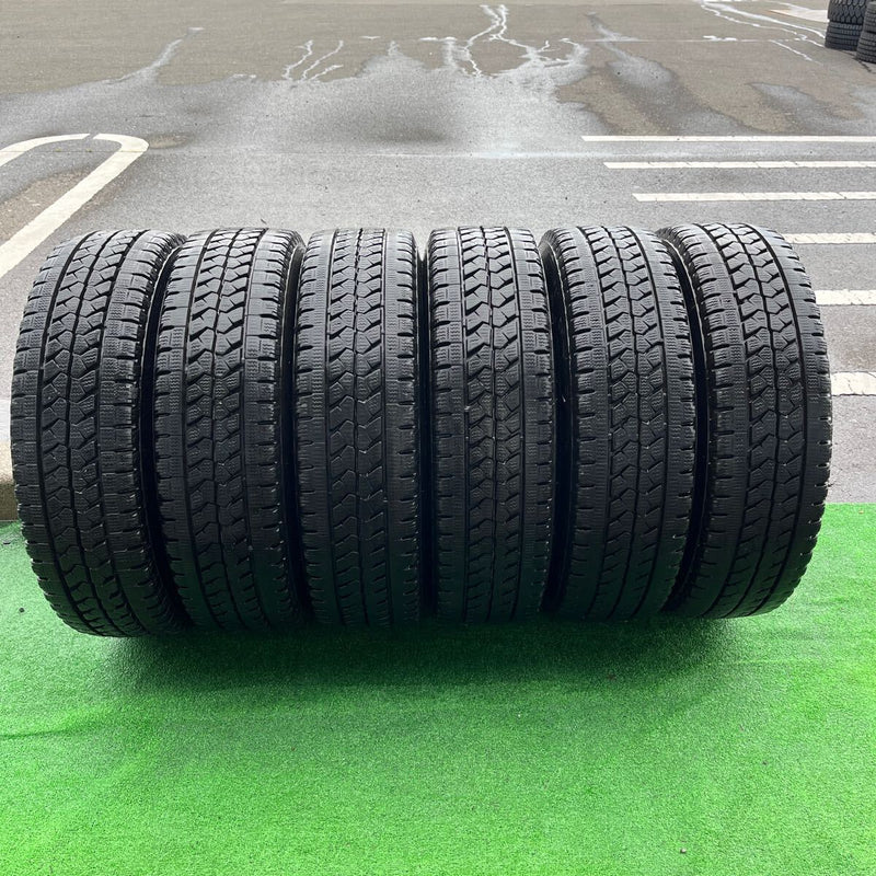 205/70R16 BRIDGESTONE, W979 中古スタッドレス　激安美品　　6本セット：24000円