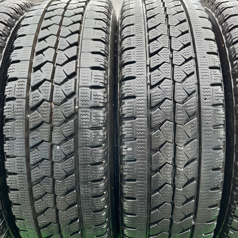 205/70R16 BRIDGESTONE, W979 中古スタッドレス　激安美品　　6本セット：24000円