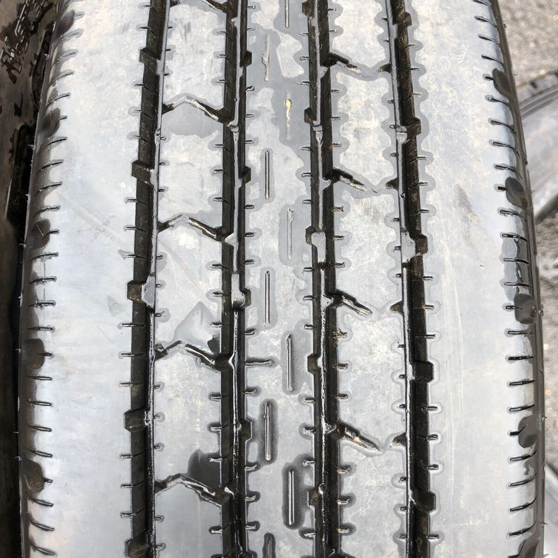 205/75R16 BRIDGESTONE 113/111L, R202, 中古　激安美品　2本セット：9000円