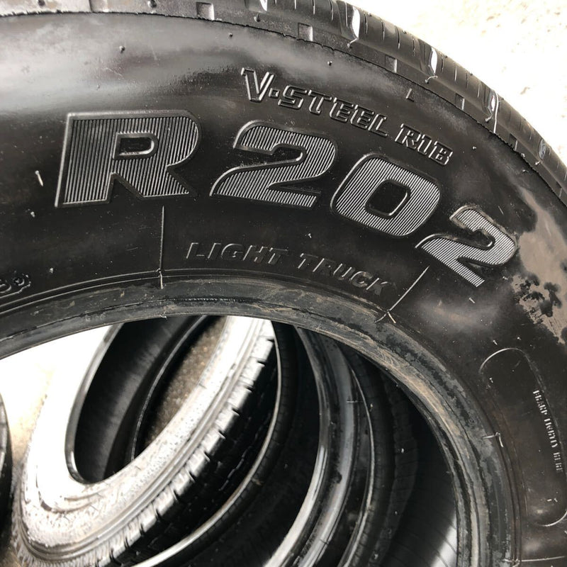 205/75R16 BRIDGESTONE 113/111L, R202, 中古　激安美品　2本セット：9000円